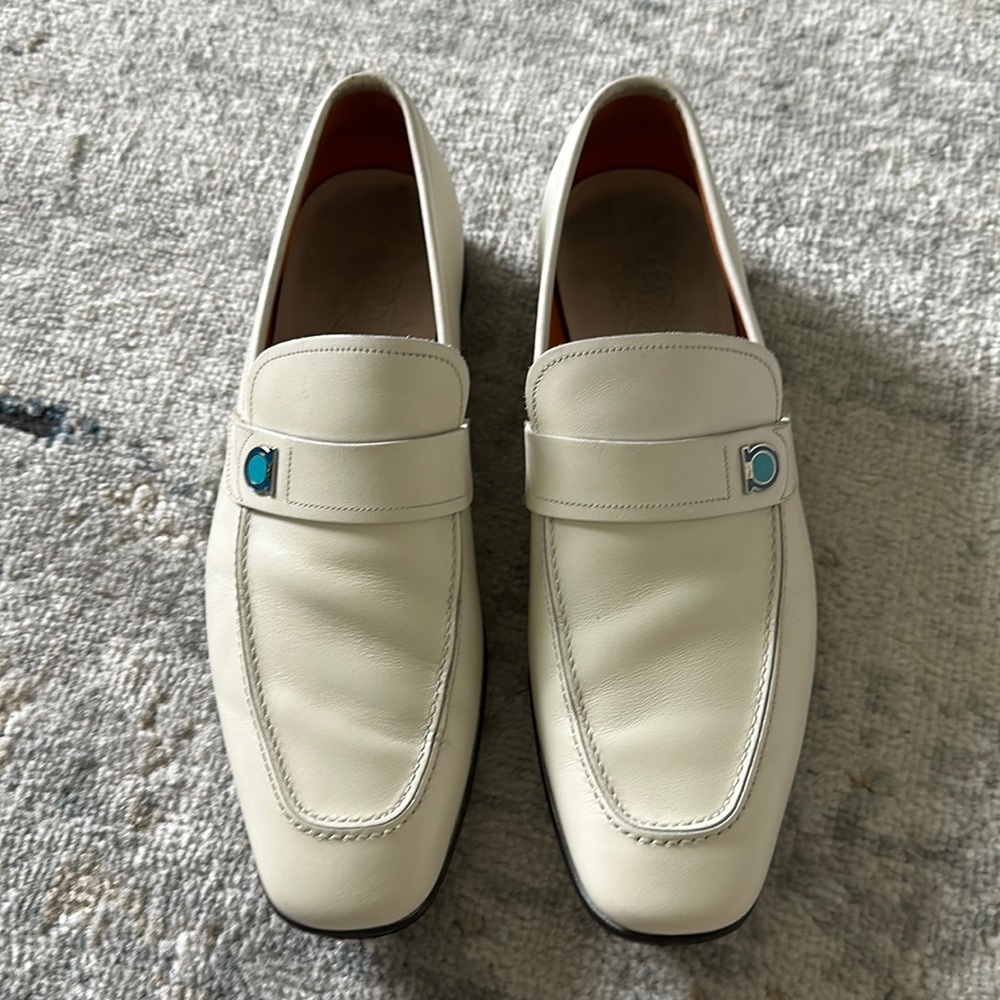 Salvatore Ferragamo, Letter white, used In perfect condition.